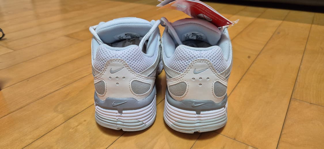 나이키 우먼 P6000 메탈릭 서밋화이트 240 상품이미지3