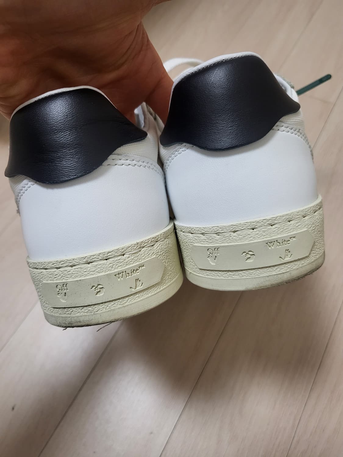 오프화이트 스니커즈 240 상품이미지9