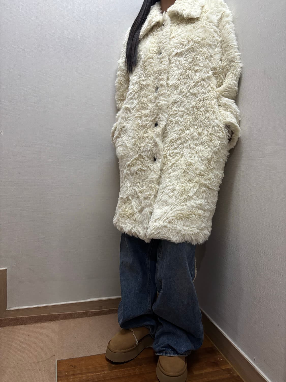 포에트서울 아이보리 롱 퍼 코트 상품이미지5