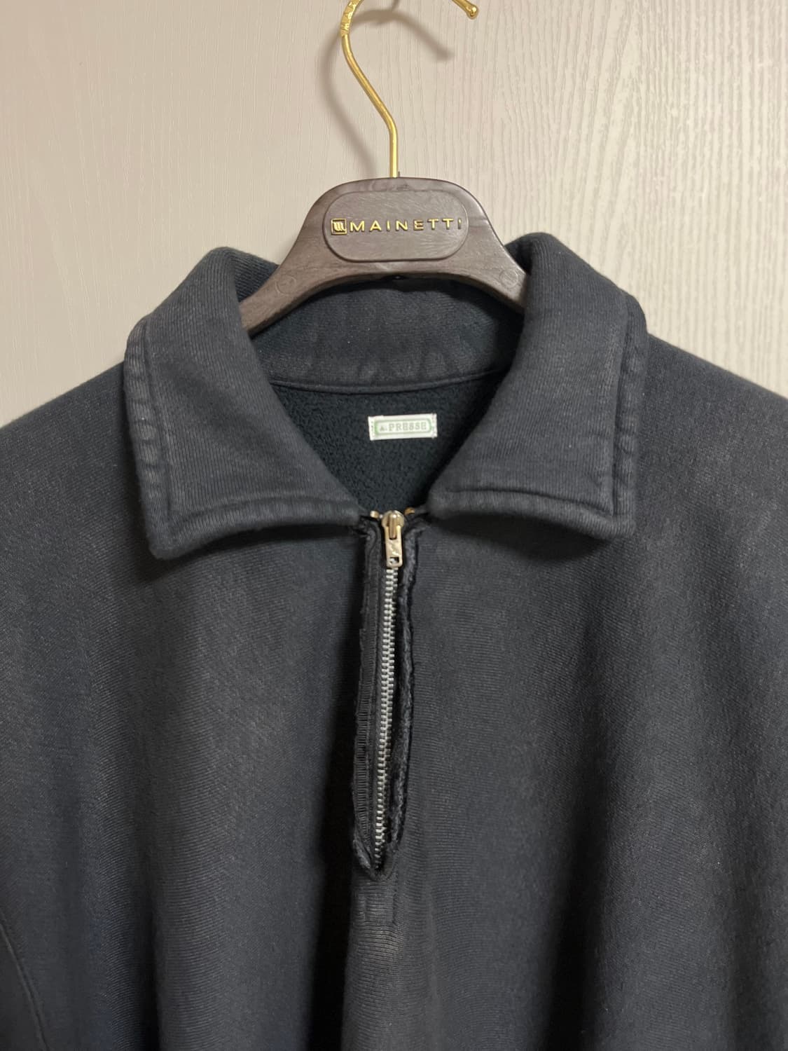 [2] 아프레쎄 A.PRESSE 하프집업 스웻 블랙 상품이미지4