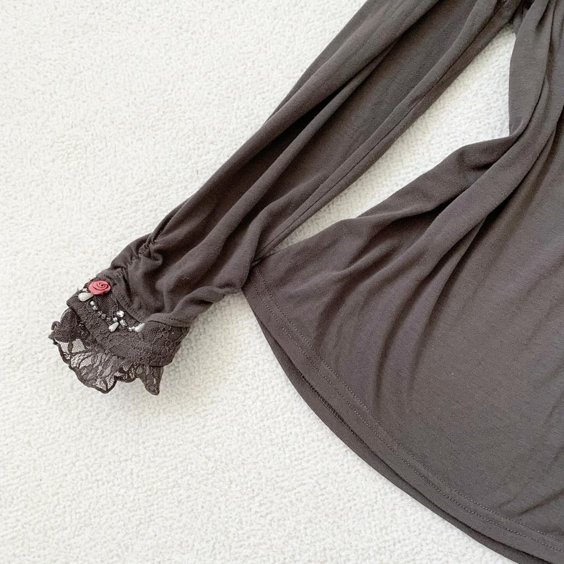 엑시즈팜 뮤트브라운 로즈 진주 롱슬리브 상품이미지3