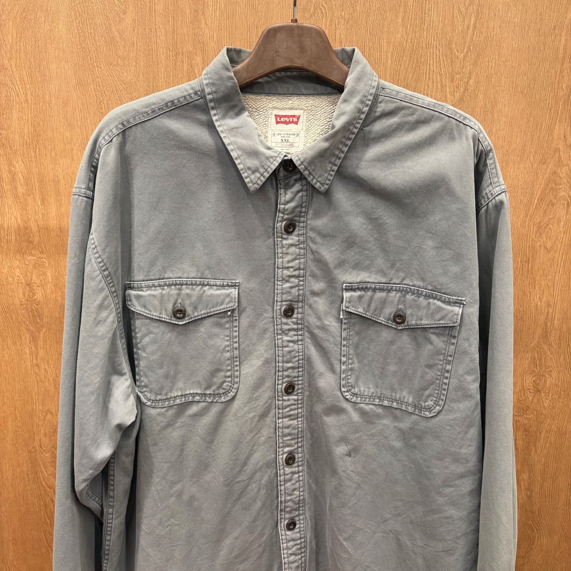 리바이스 셔츠 자켓 쉐르파 안감 플랩 포켓 디테일 레귤러핏 그레이 상품이미지4