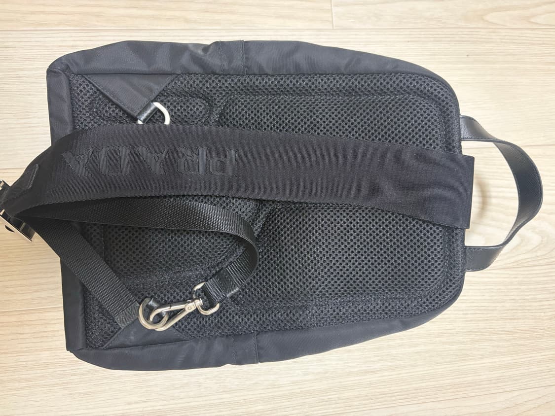  프라다 원숄더 백팩 블랙 1BZ026 상품이미지5