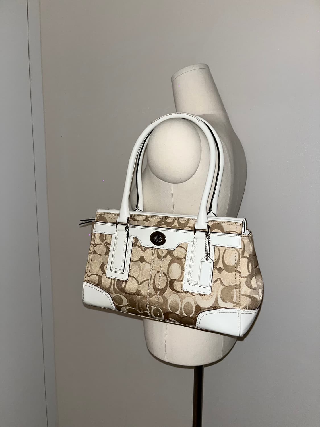 📦 Coach basic All white Shoulder Bag 상품이미지6