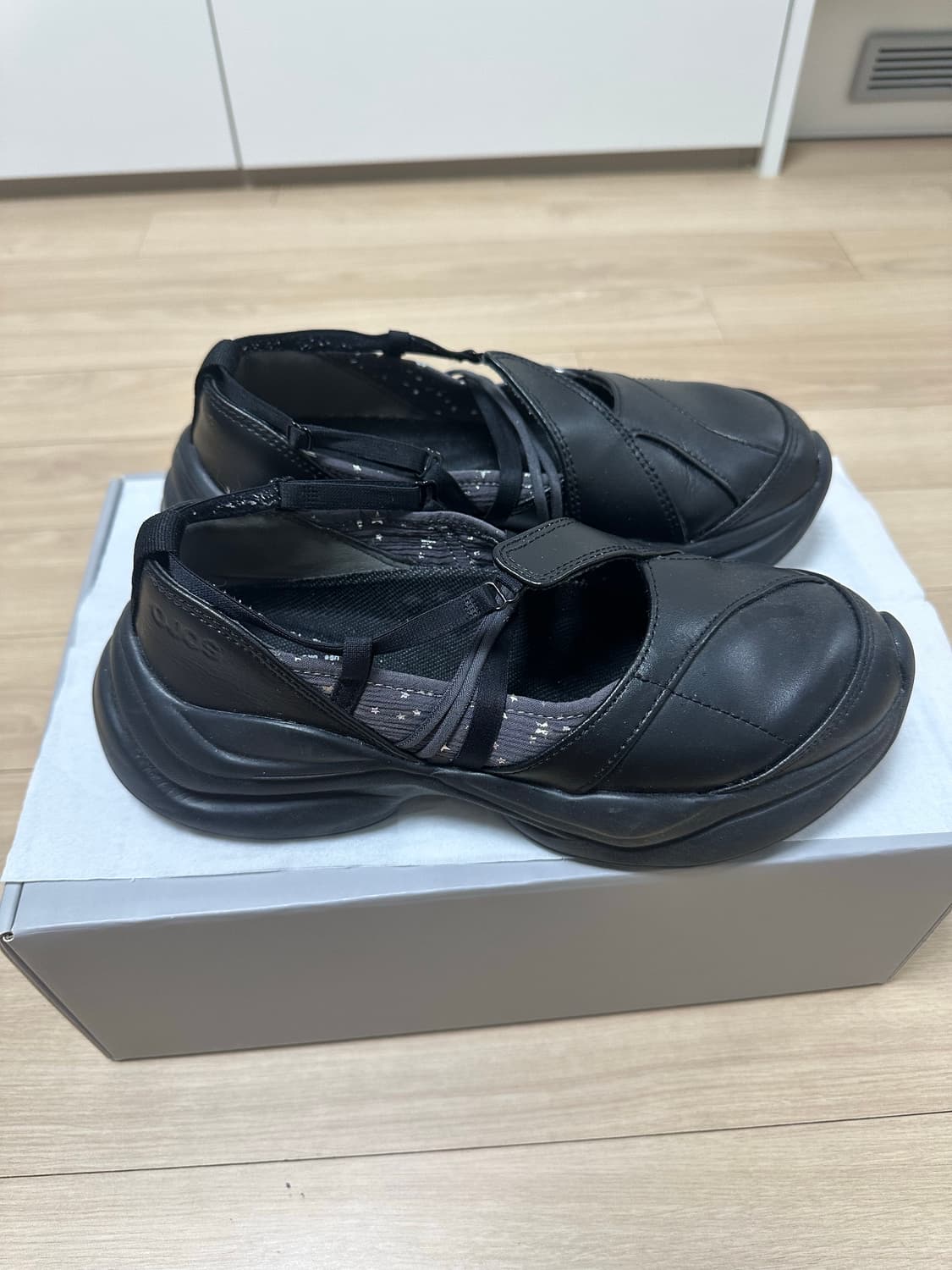 240) 오호스 Strap Toe Sneakers 상품이미지3