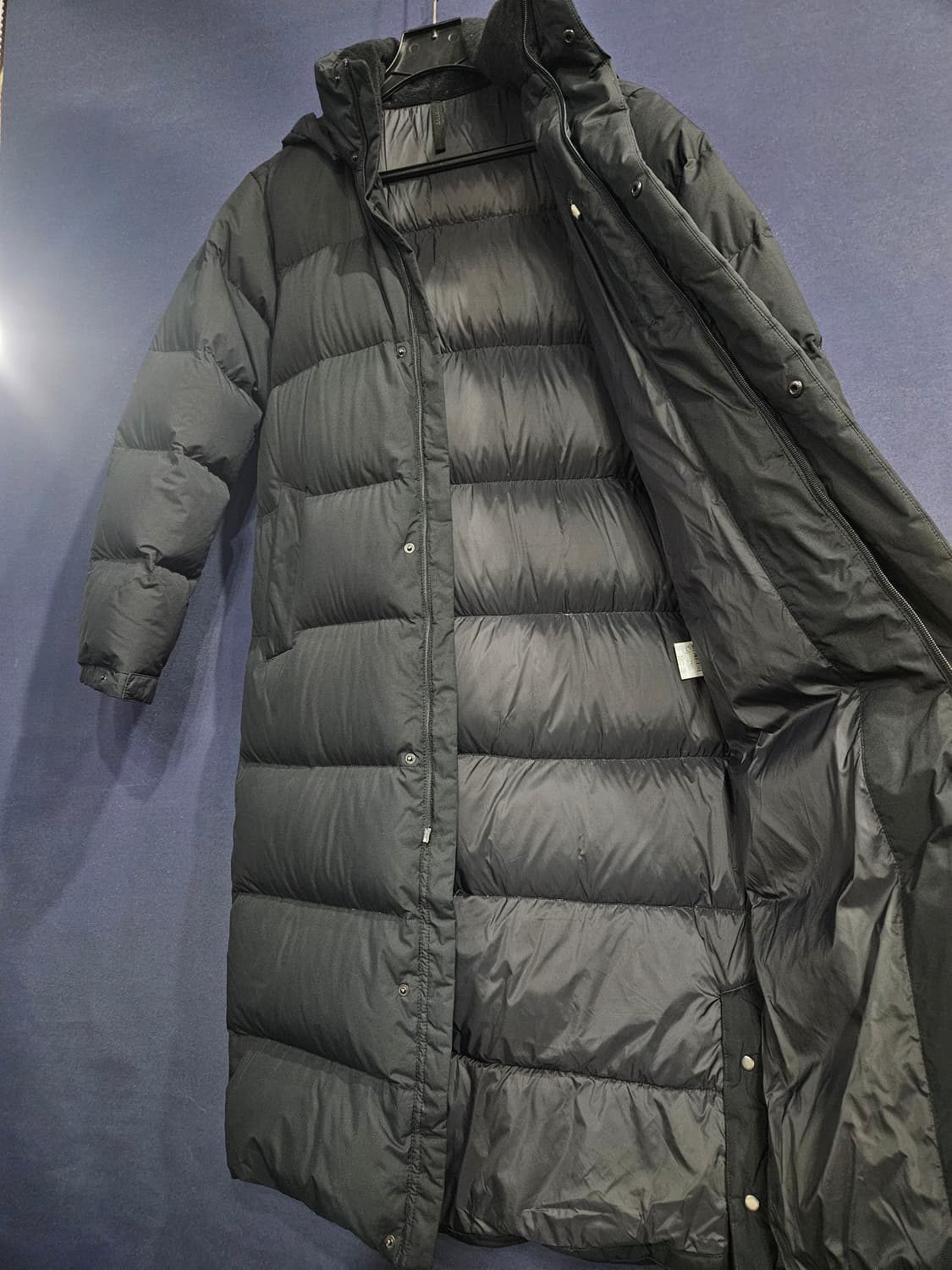 살레와 블랙컬러 남성 90 구스다운 롱패딩  상품이미지8