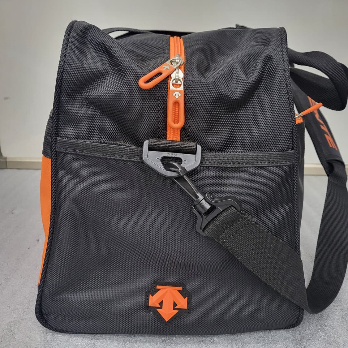 데상트 정품 더플백,보스턴백50x30x22cm 상품이미지4