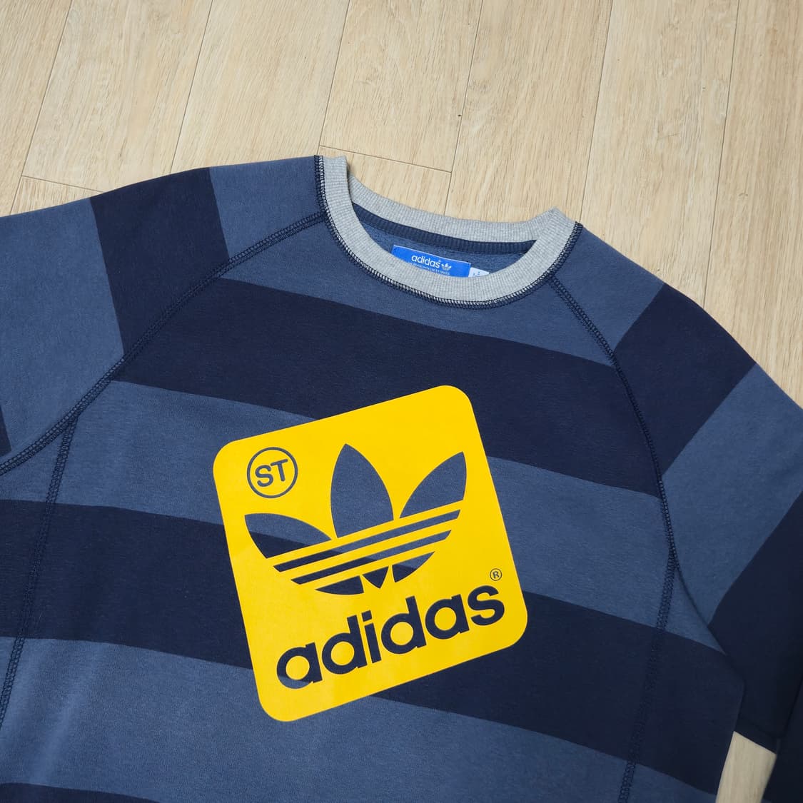 100) 아디다스 약기모 스트라이프 맨투맨 상품이미지2