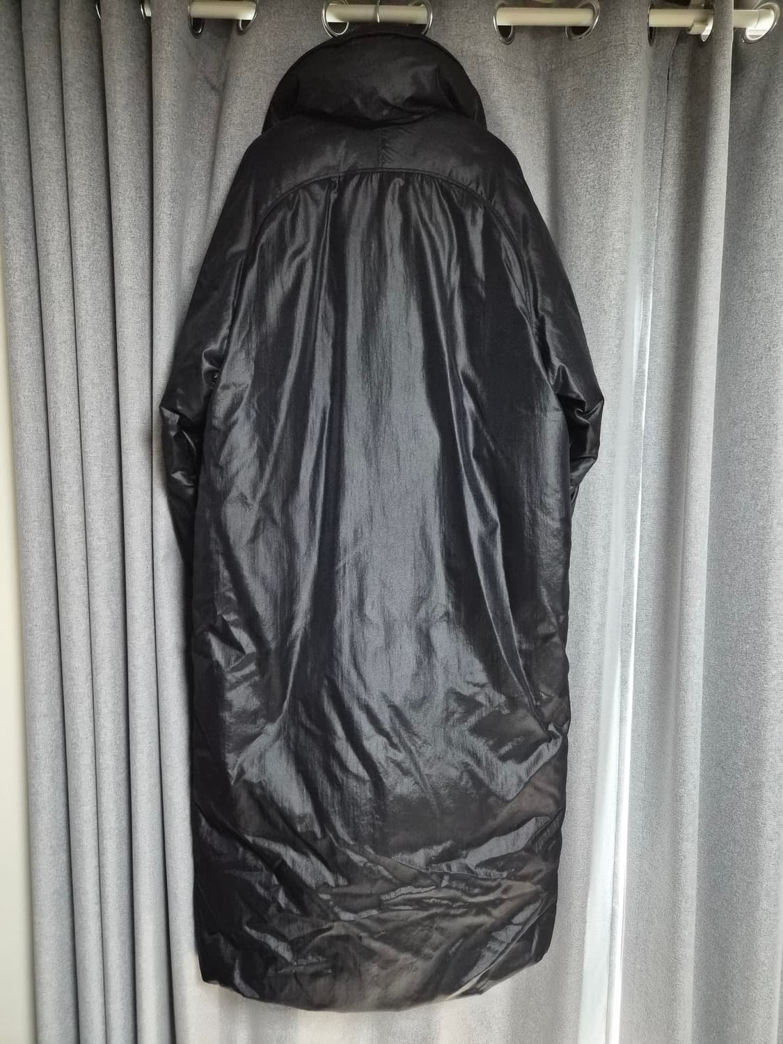 생로랑 23fw 런웨이 롱 패딩 맥시 코트 팝니다 프라다 루이비통 구찌  상품이미지4