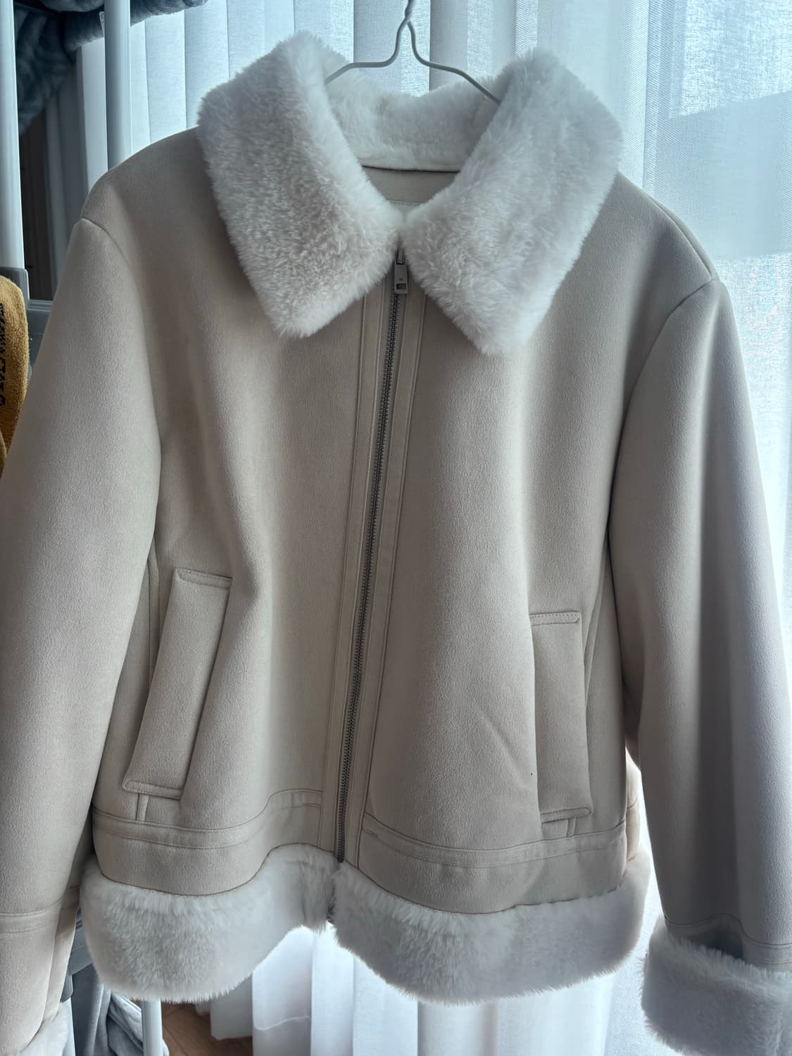 로엠 무스탕 S급/ 실착 2회 완전 새 상품 상품이미지2