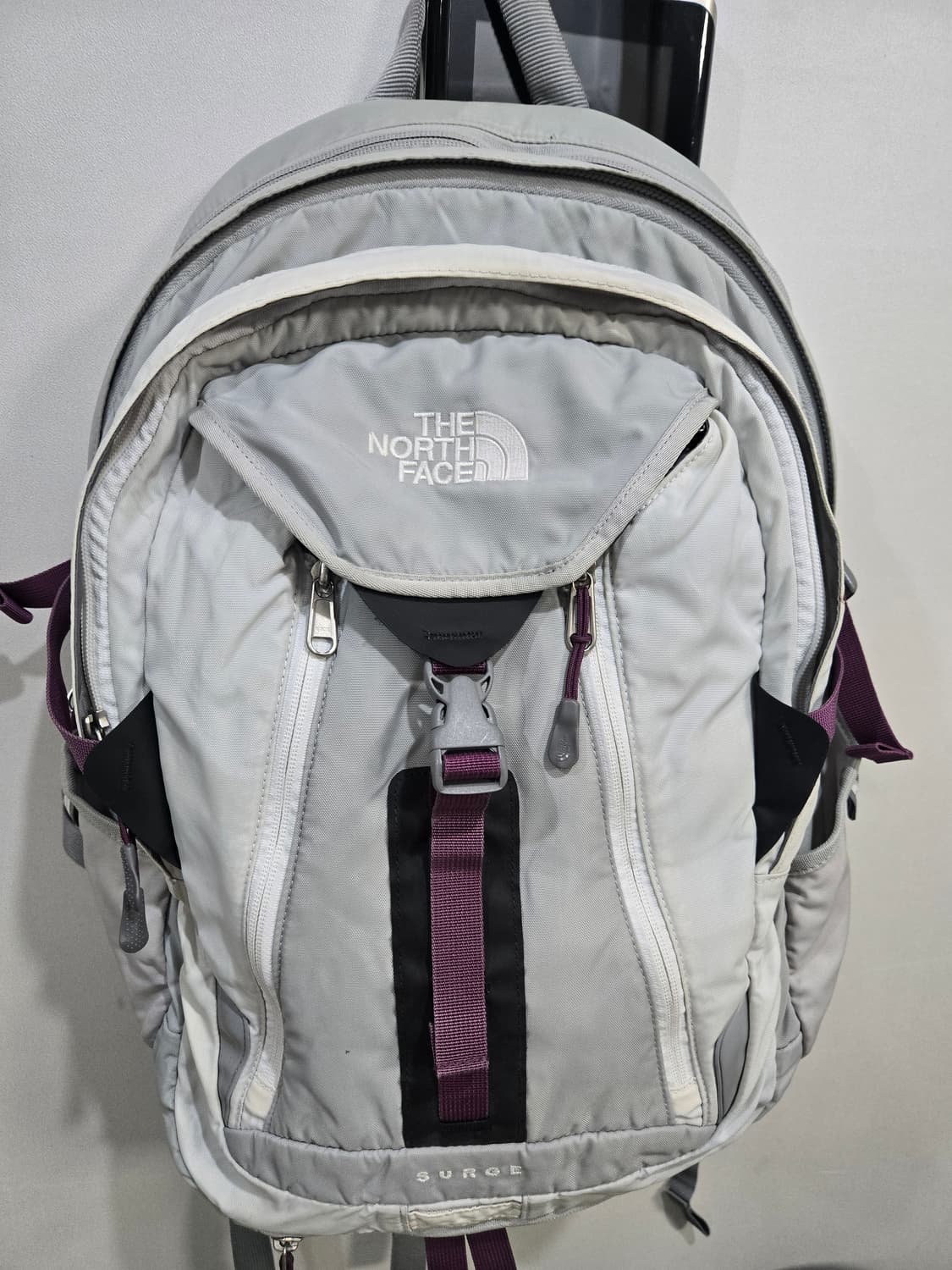 노스페이스 백팩 SURGE  상품이미지1