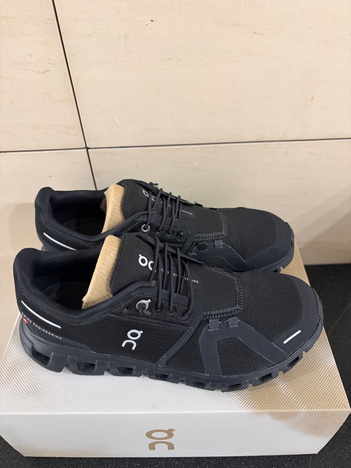 온러닝 클라우드 6 블랙 255 US 8.5 상품이미지10