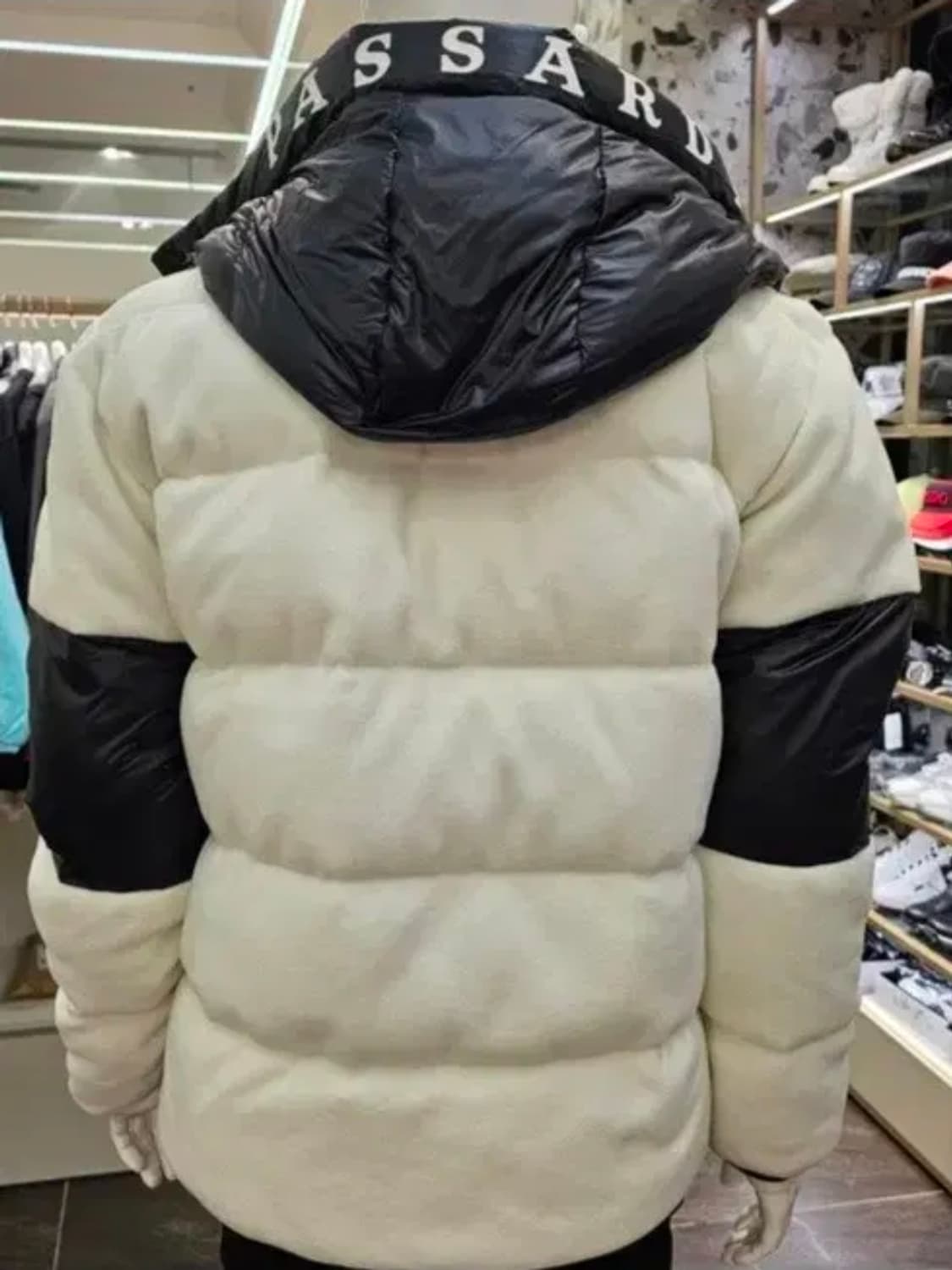 파사디 패딩 미착용 상품이미지2