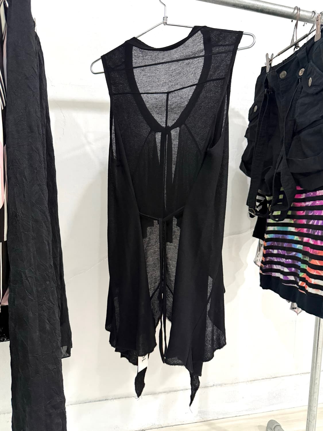 Black Asymmetrical Sleeveless Cardigan 상품이미지9