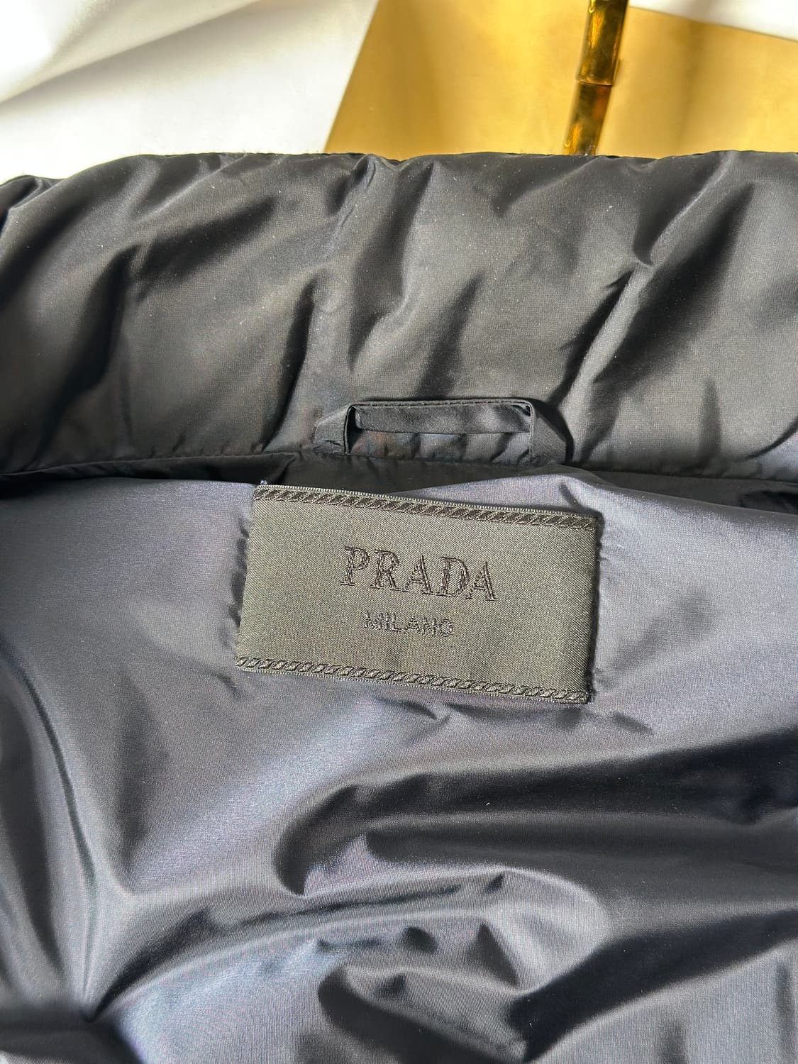[정품] 프라다 트라이앵글 로고 다운 패딩 네이비 상품이미지6