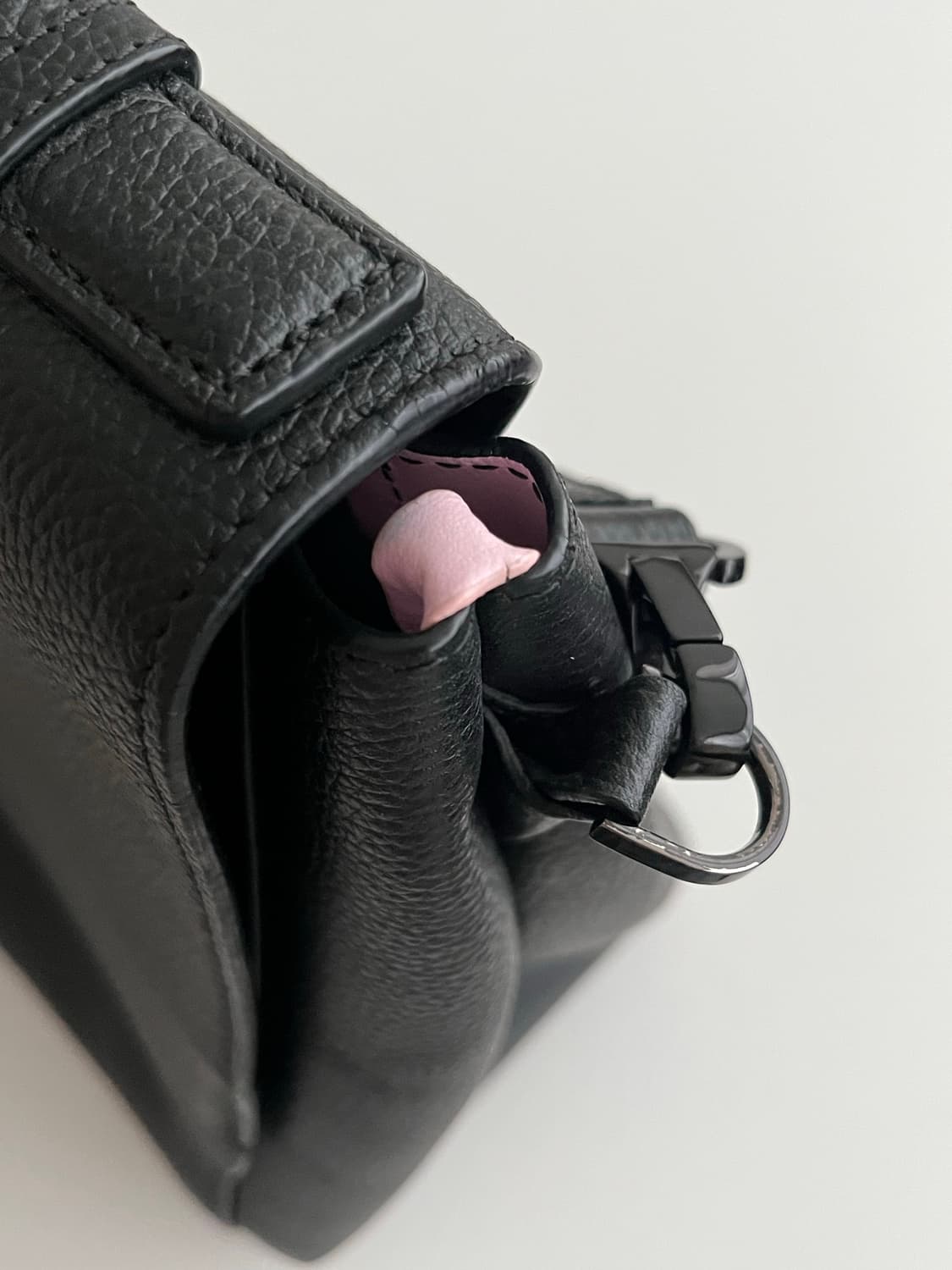 럭키슈에뜨 x 쿠론 크로스백 블랙 상품이미지10