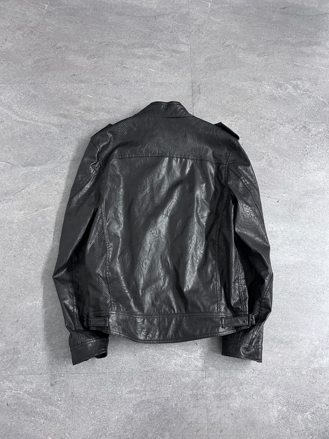 자라 비건 레더 펀칭 판넬 자켓 상품이미지9