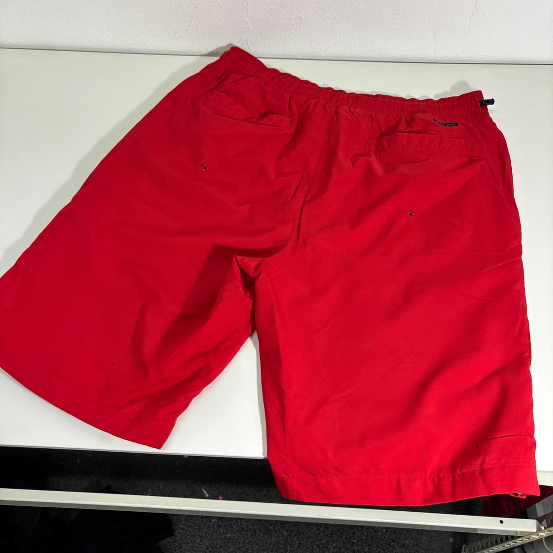 XL 나이키 레드 스우시 레귤러핏 밑단지퍼포인트 폴리 반바지 상품이미지3