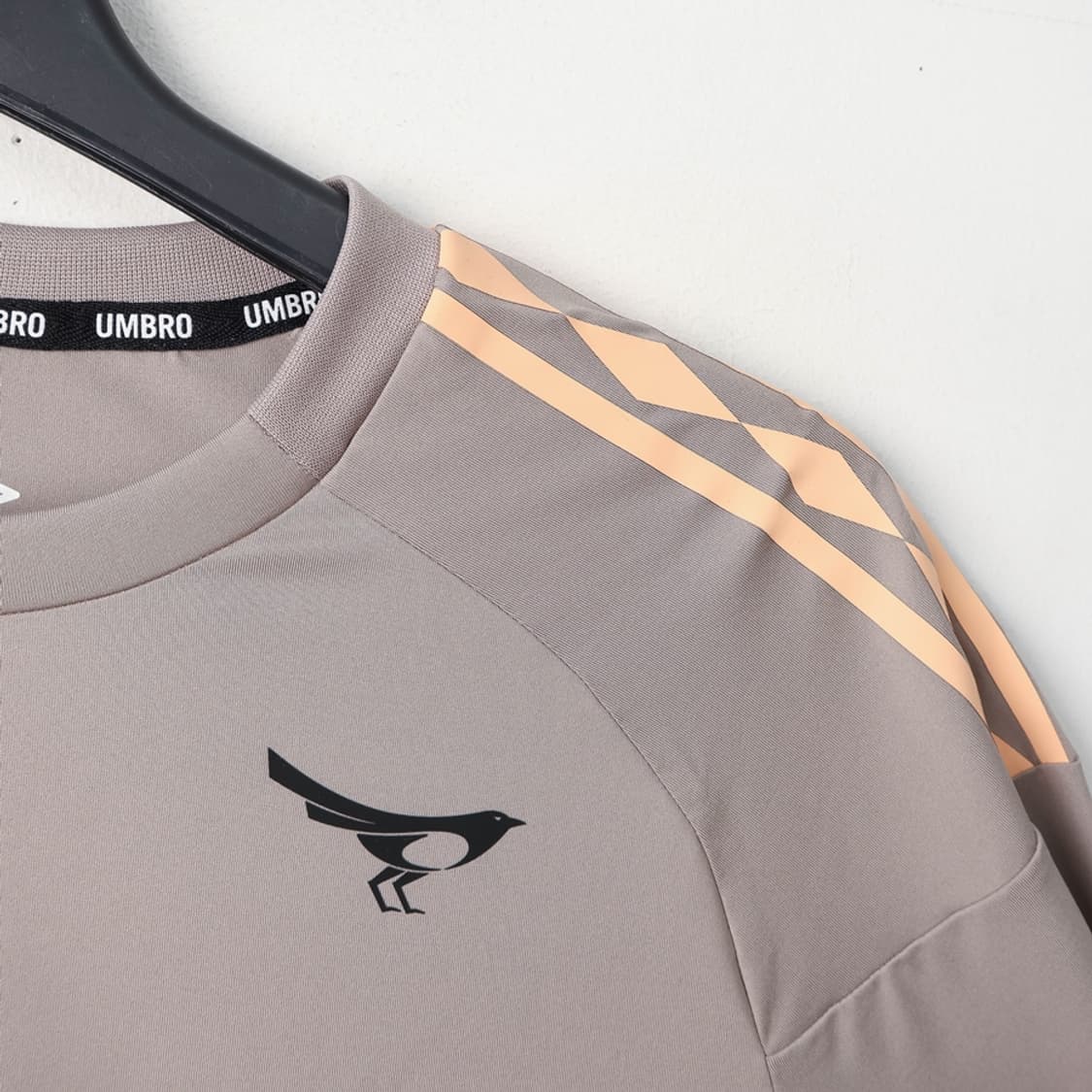 105/새상품 엄브로 성남FC 트레이닝 탑 상품이미지3