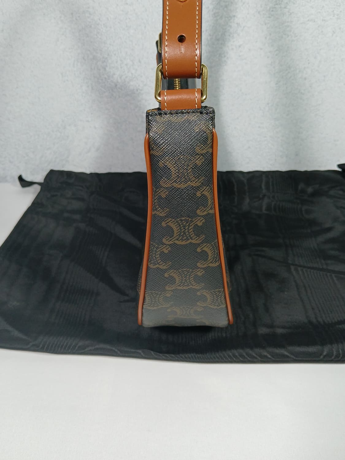 셀린느 아바 호보백 193952BZJ 상품이미지3