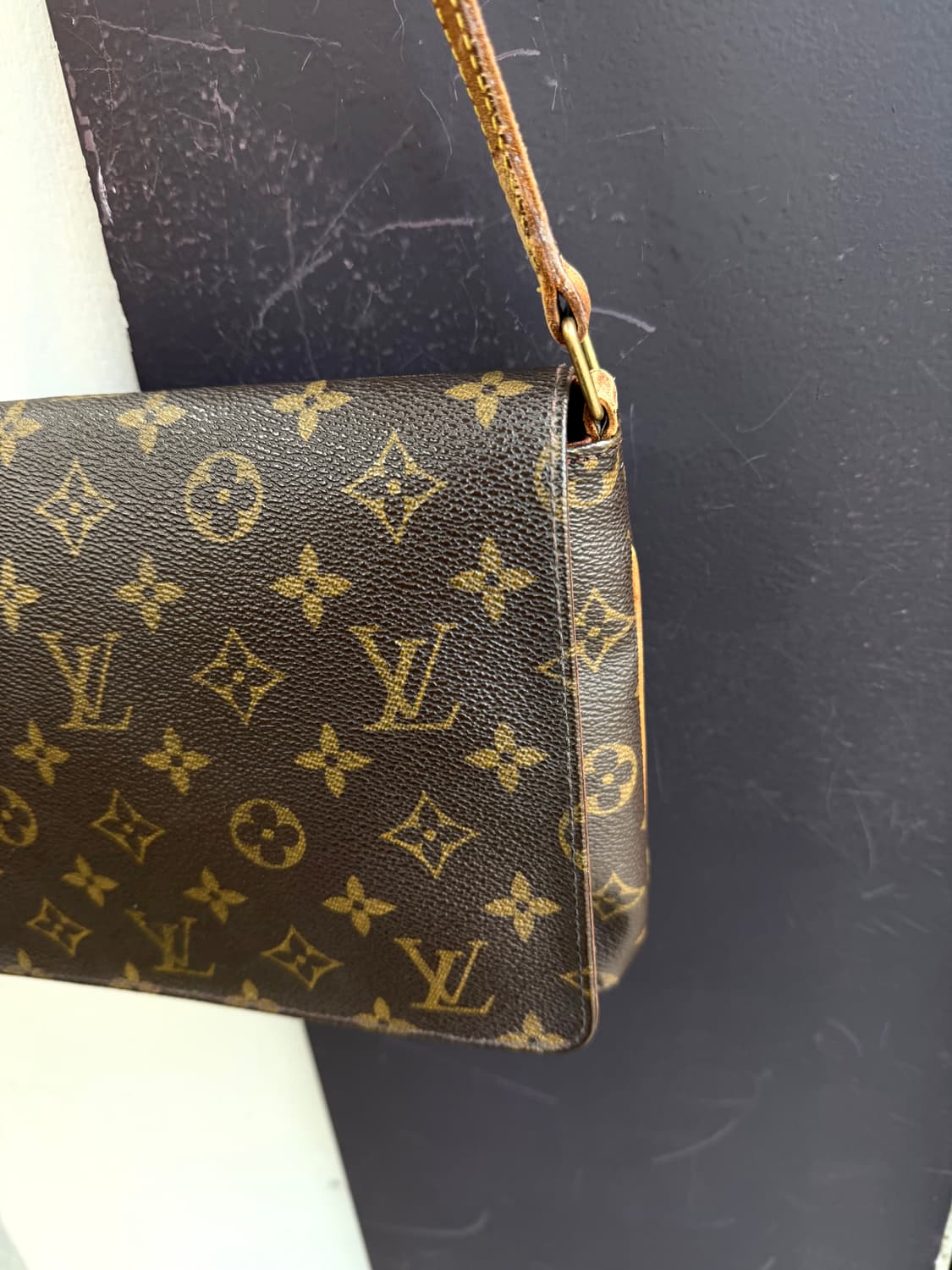 루이비통 뮤젯탱고 모노그램 숄더백 상품이미지5