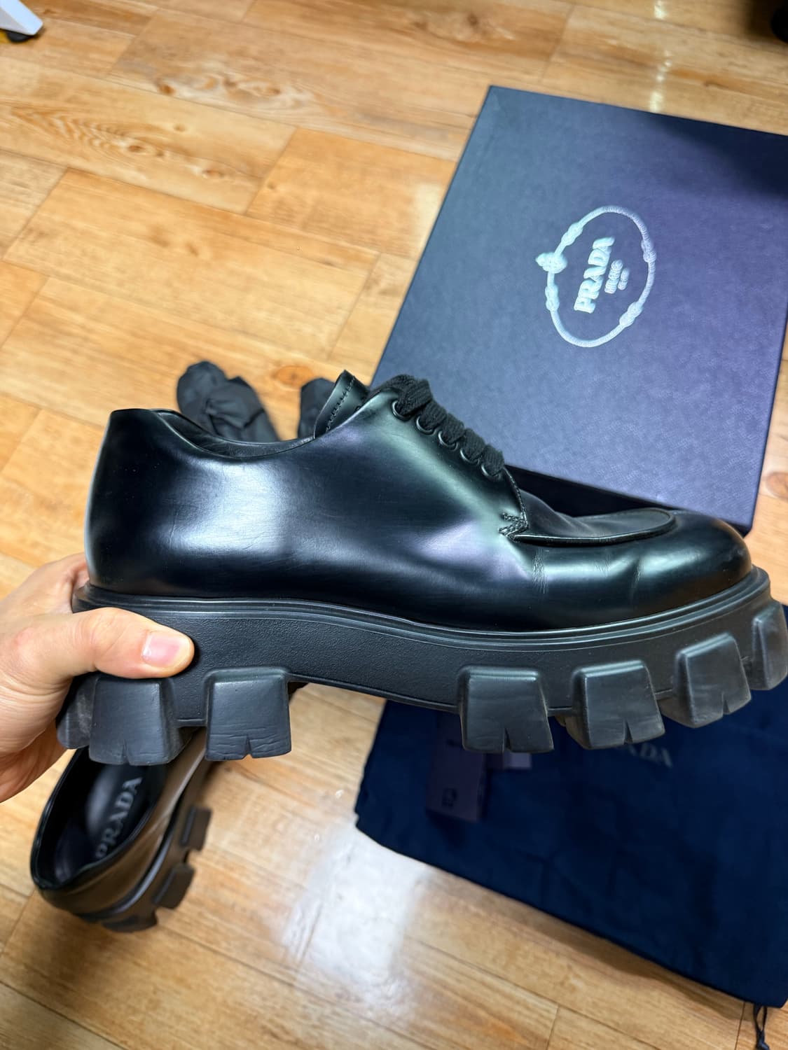 프라다 모놀리스 브러쉬드 로퍼 상품이미지8