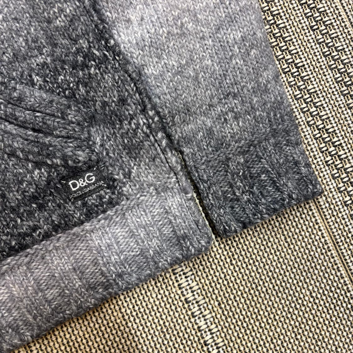 돌채 앤 가바나 그라데이션 그레이 터틀넥 스웨터 상품이미지4