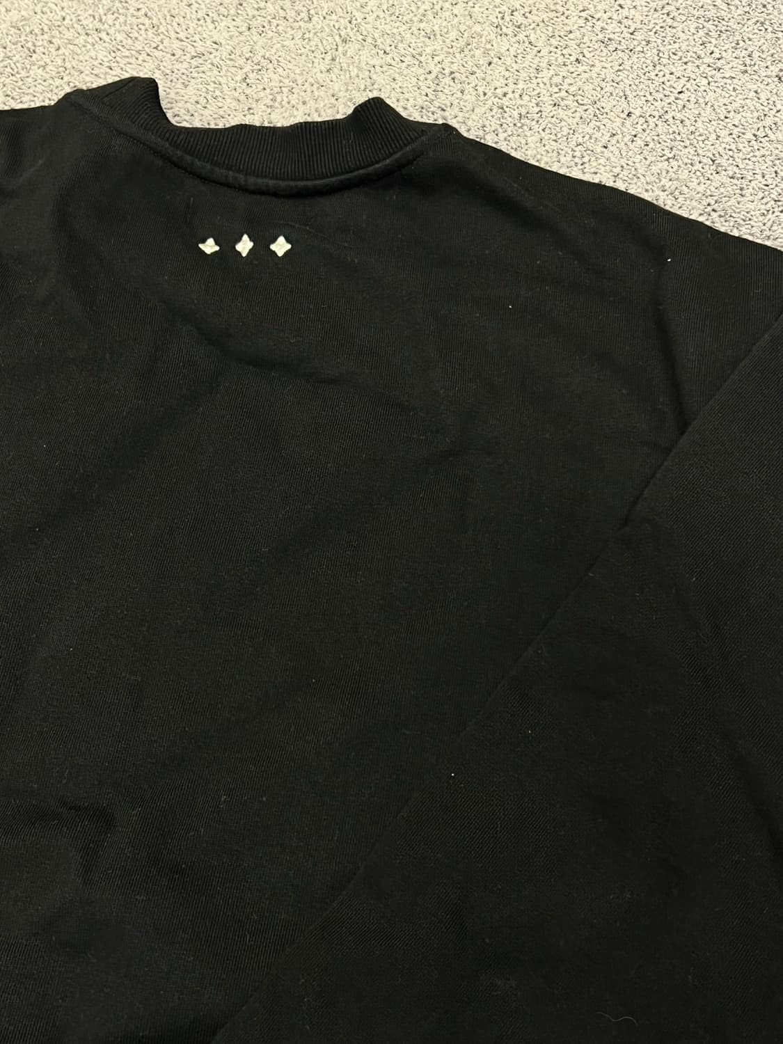 (XL) 비바스튜디오 자수로고 맨투맨 블랙 상품이미지4