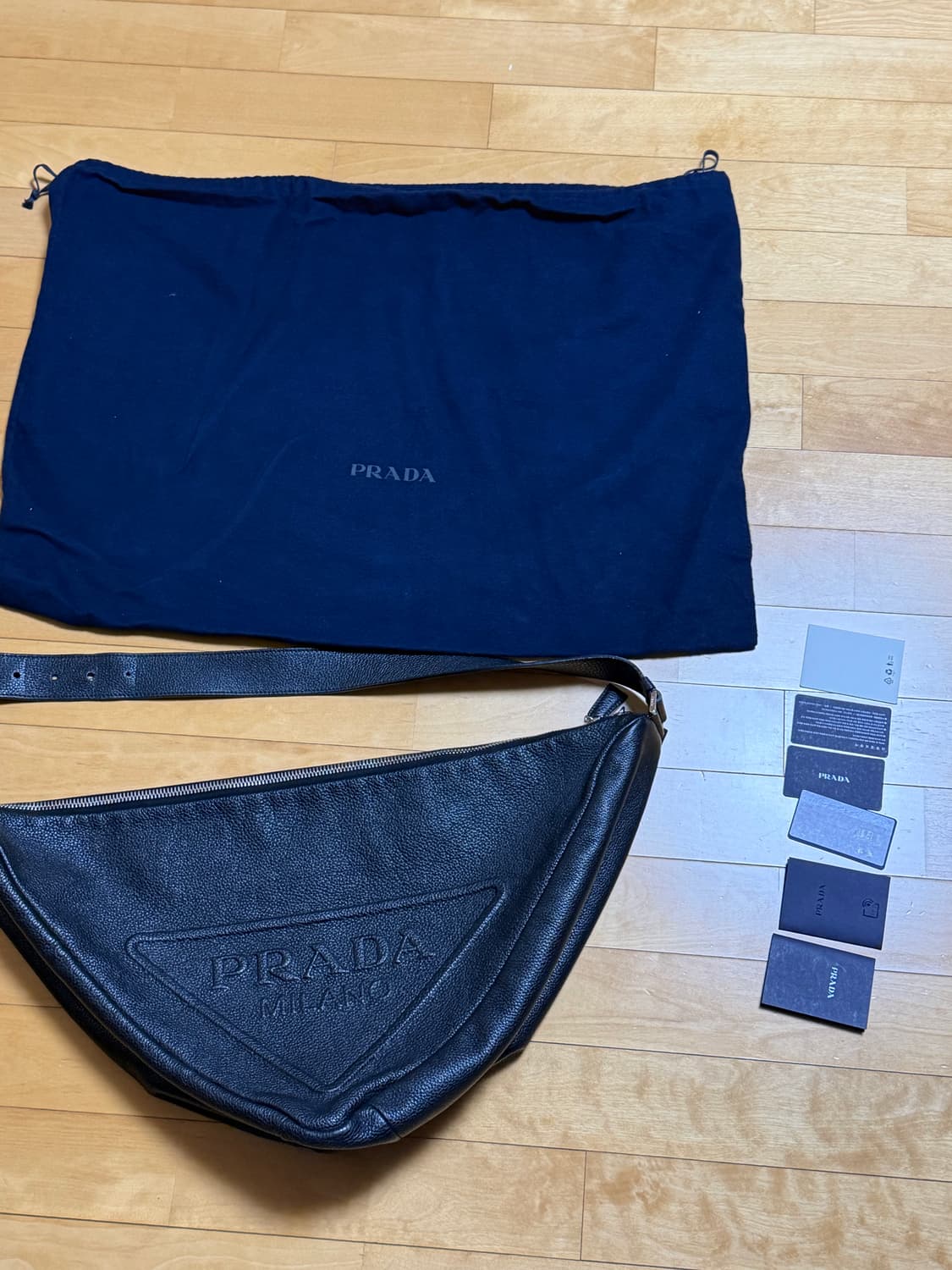 프라다 트라이앵글백 라지 상품이미지2