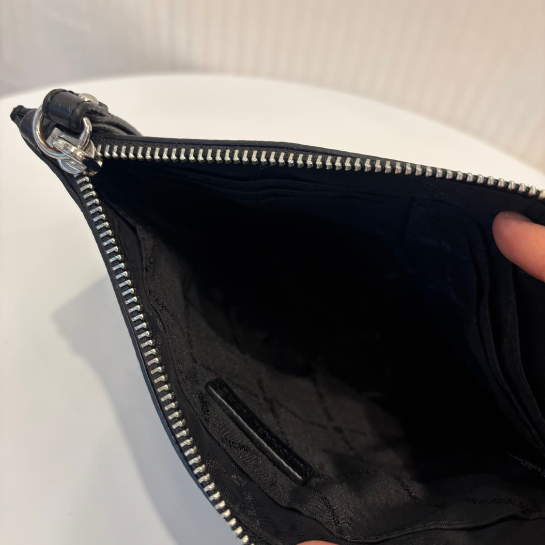 정품 마이클코어스 클러치백     상품이미지6