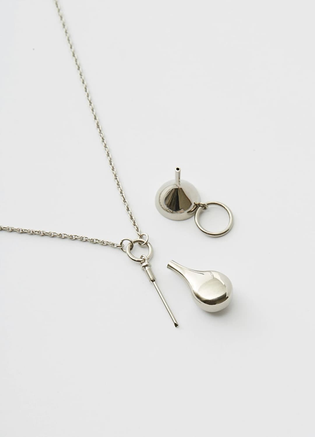 르메르 퍼퓸 보틀 네크리스 실버 구합니다. 상품이미지1