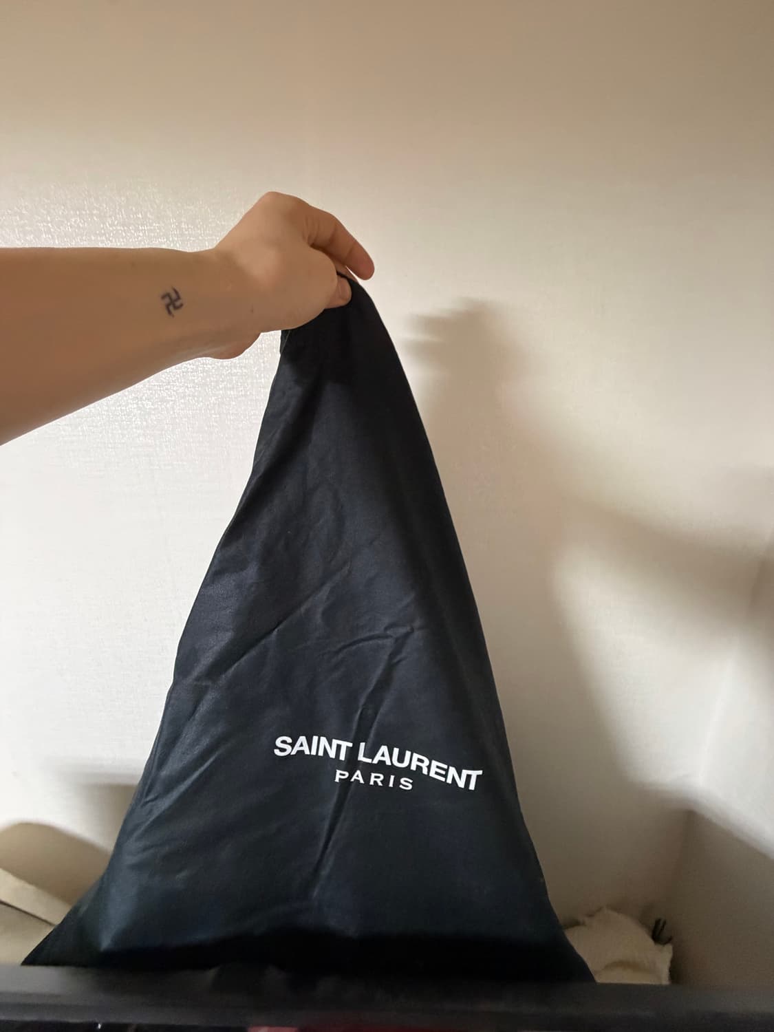 생로랑 레드 렘스킨 레더 숄더백 상품이미지4