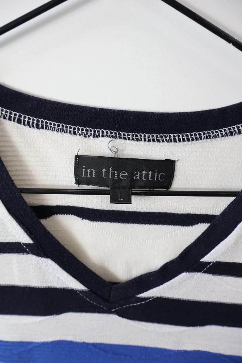 in the attic Blue Stripe V-Neck Tee 상품이미지4