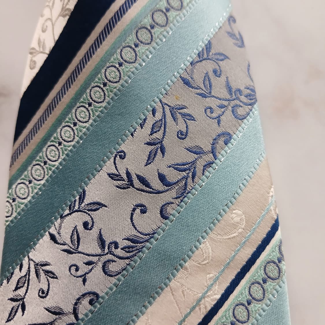 아쿠아스큐텀 실크 플로럴 자카드 넥타이 9.3cm A등급 A18305
 상품이미지7