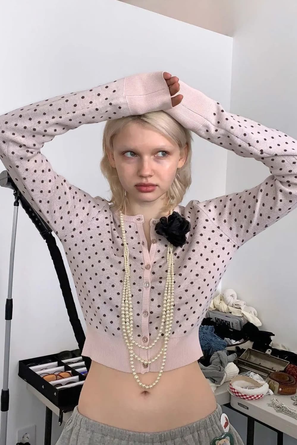 [레이 착용] 스컬프터 도트 가디건 베이비핑크 상품이미지3