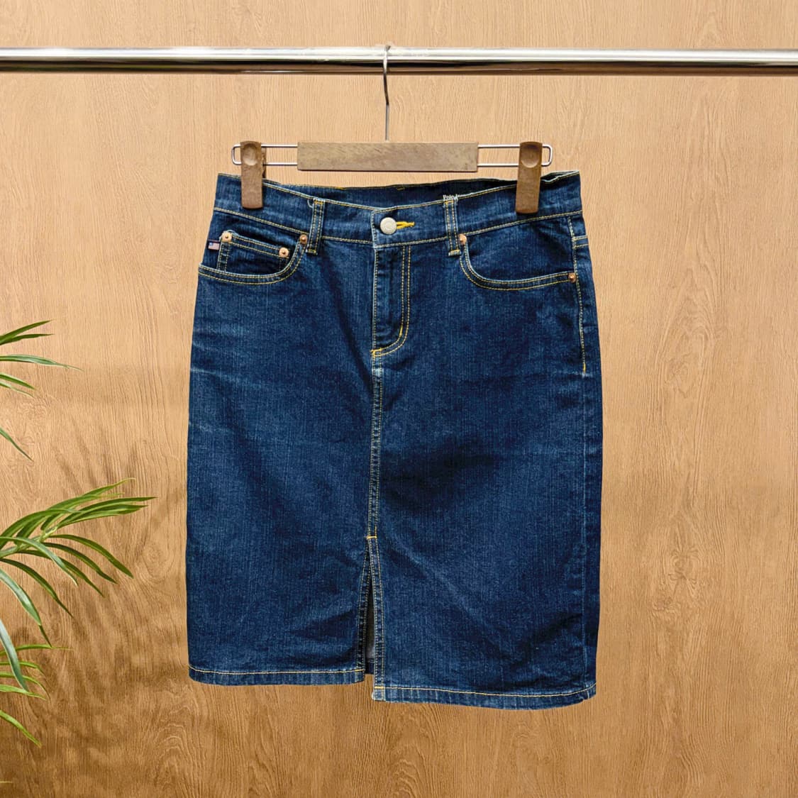 폴로 진스 컴퍼니 데님 미디 스커트 백 포켓 로고 자수 디테일 진청 상품이미지1