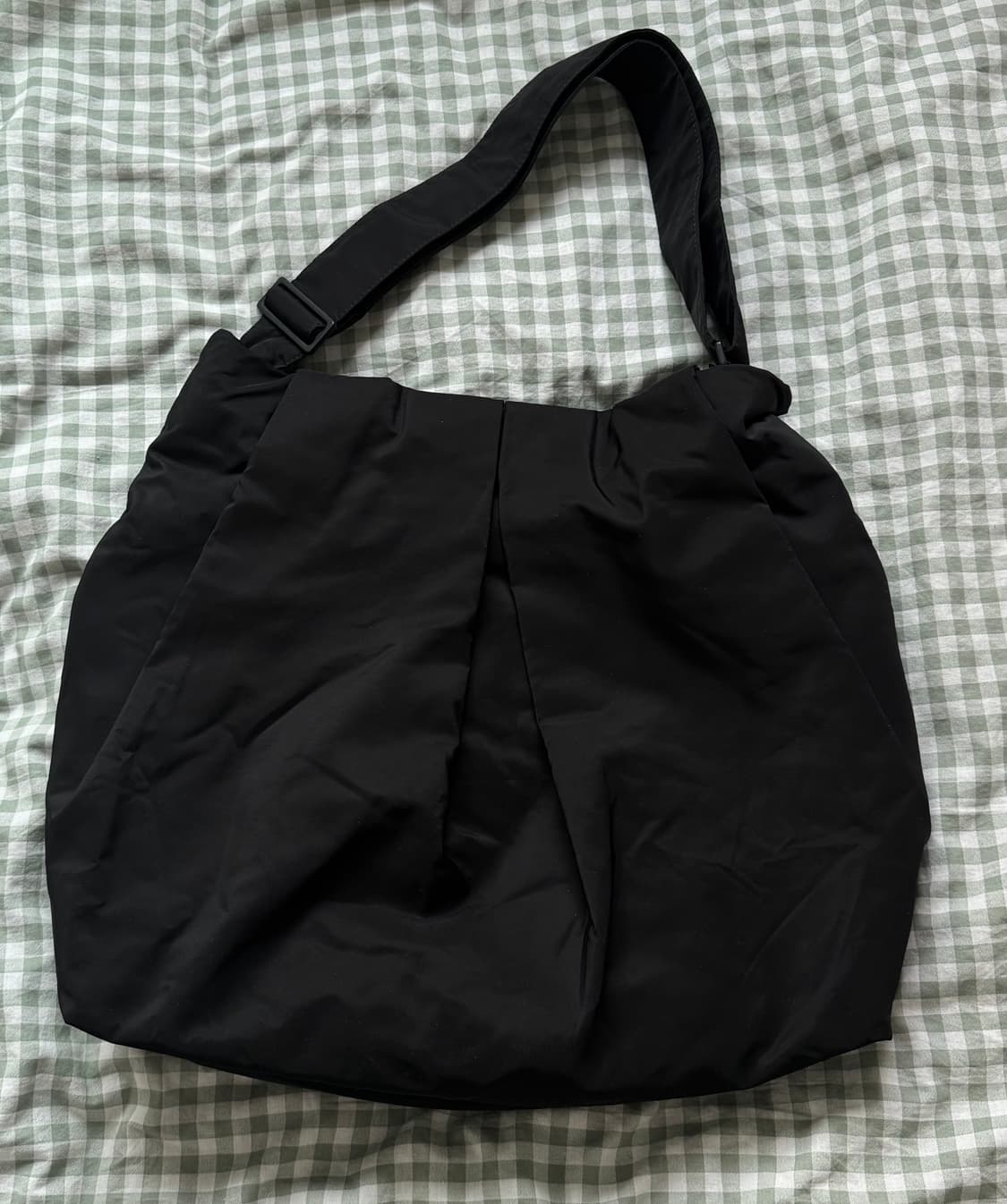 COS oversized drape bag black 상품이미지6