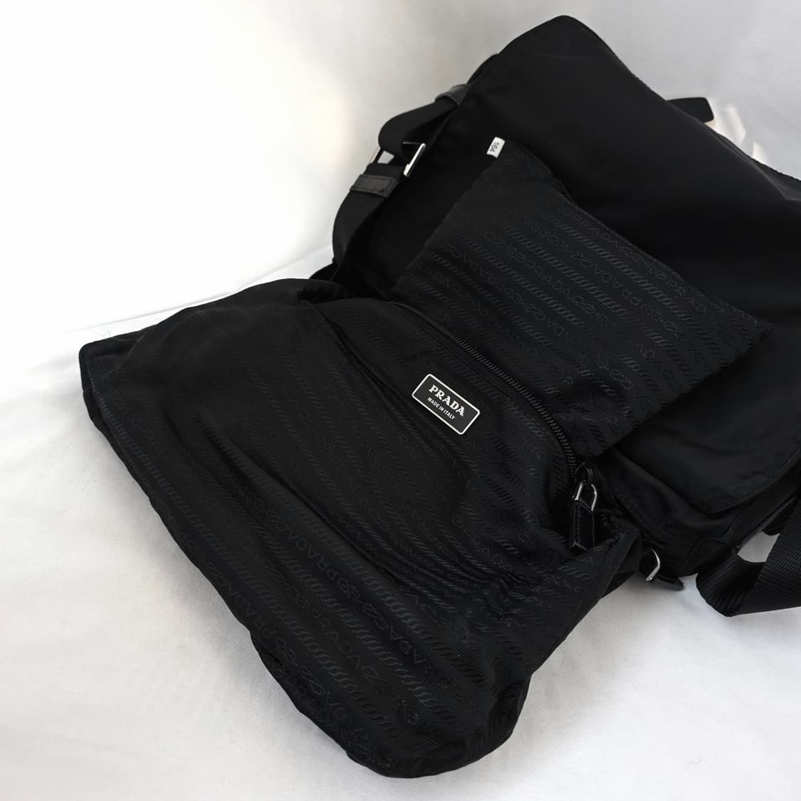 [정품 PRADA] 프라다 사이드 투포켓 남성 크로스백 메신저백 상품이미지9