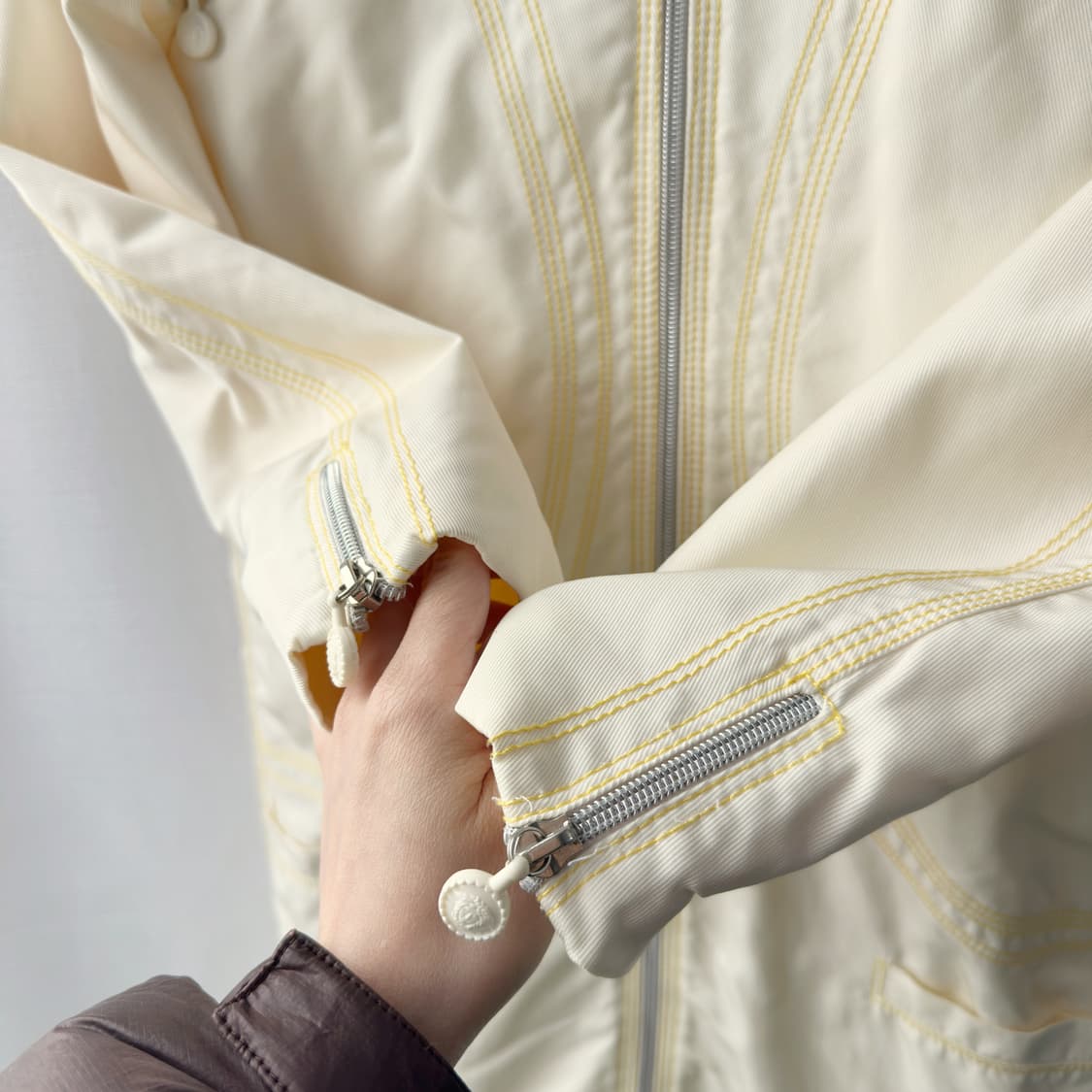 90s 지아니 베르사체 꾸뛰르 아카이브 옐로우 스티치 롱 자켓 40 상품이미지4