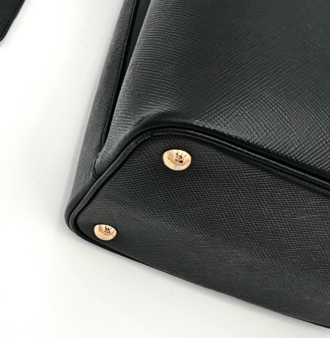 프라다 사피아노 파니에 미듐 버킷백 상품이미지9