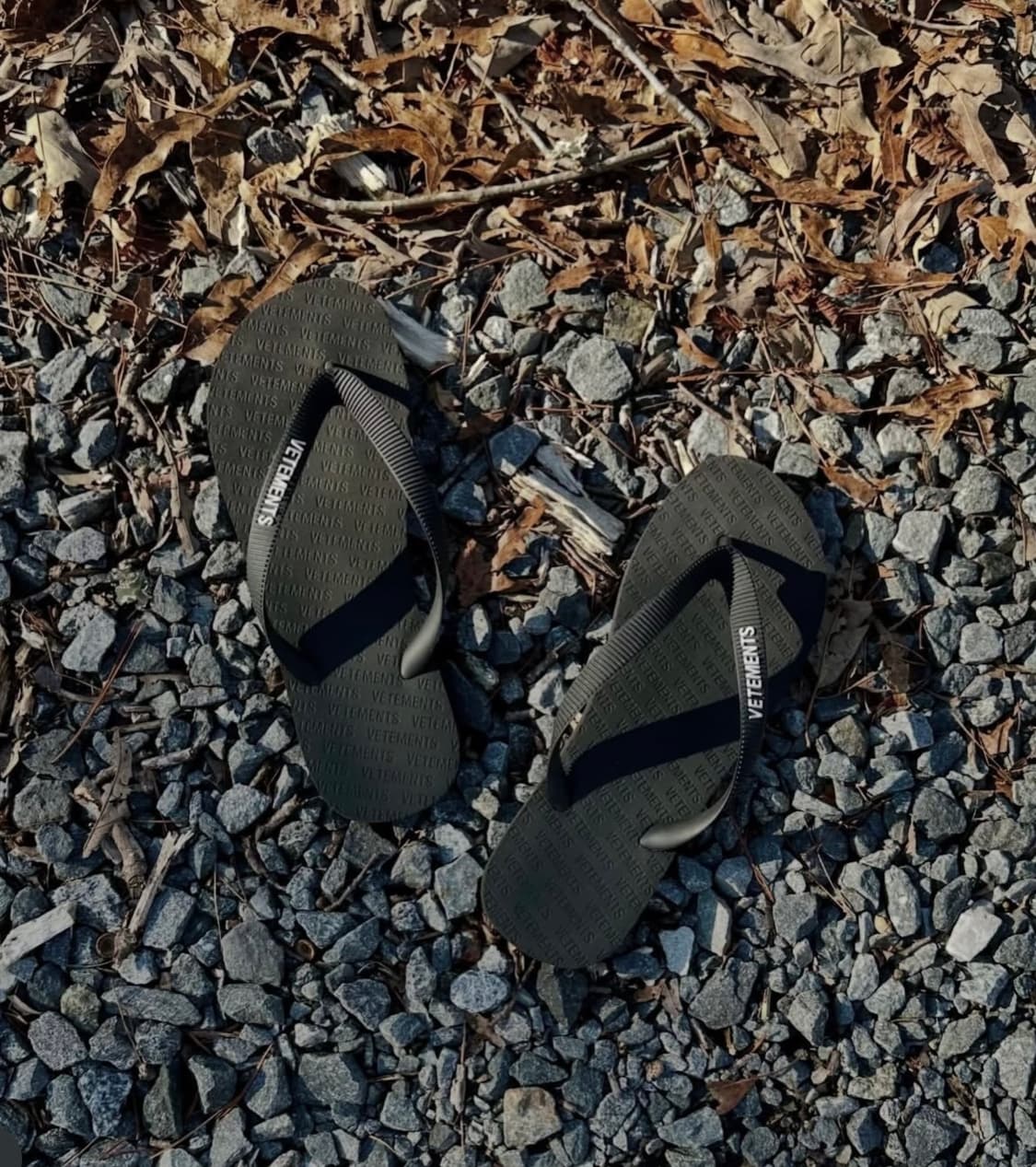 정가485달러 / VETEMENTS logo flip flops 베트멍 상품이미지3