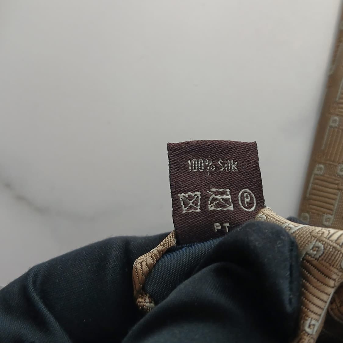 던힐 실크 골드 로고 자카드 넥타이 9.6cm A+등급 A17979
 상품이미지8