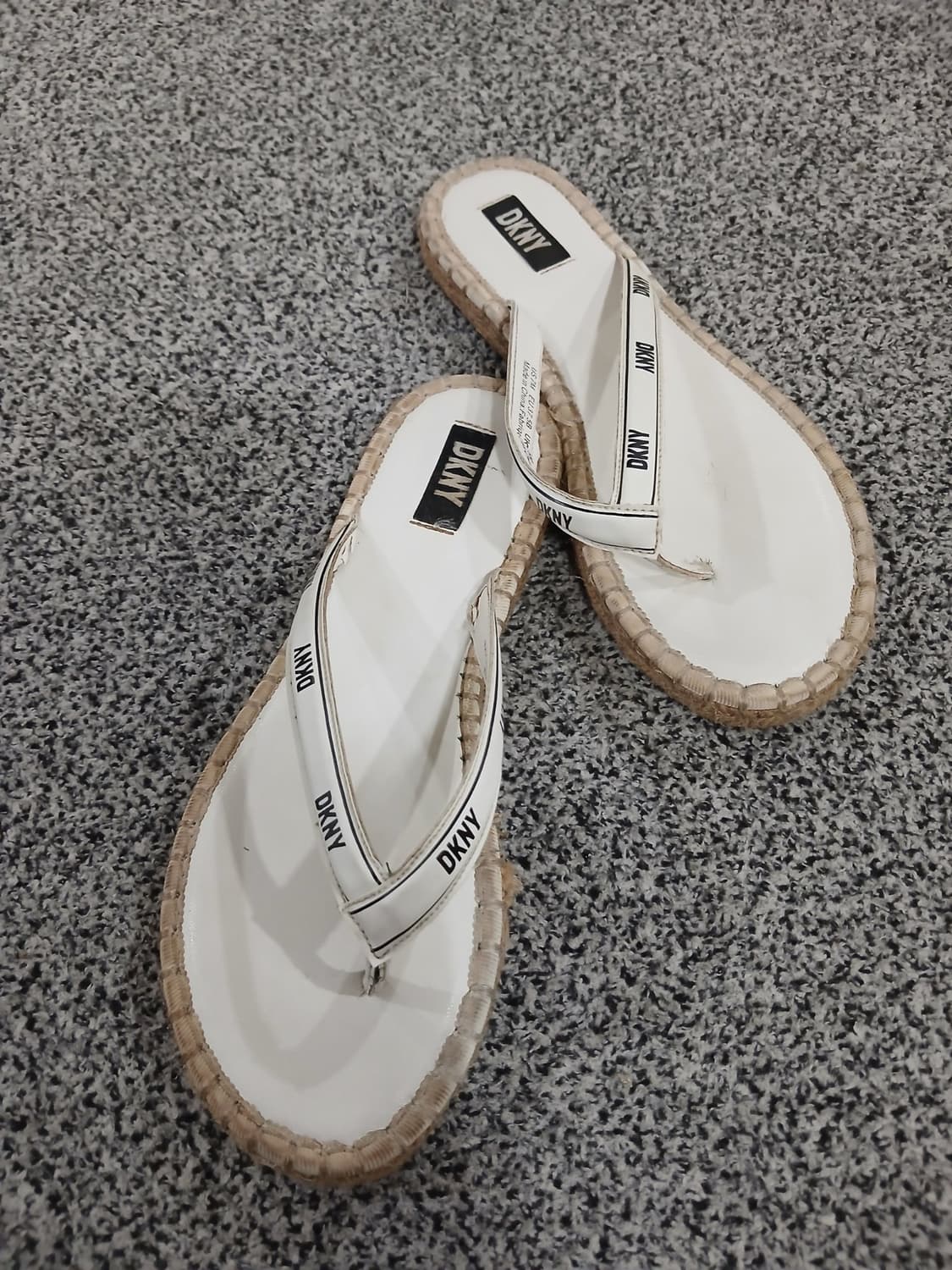 DKNY 로고 에스파듀 쪼리 슬리퍼 240 상품이미지1