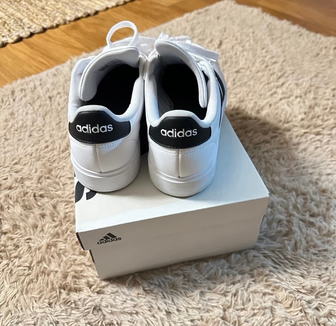 (새제품)아디다스 테니스화 판매 사이즈 250 상품이미지3