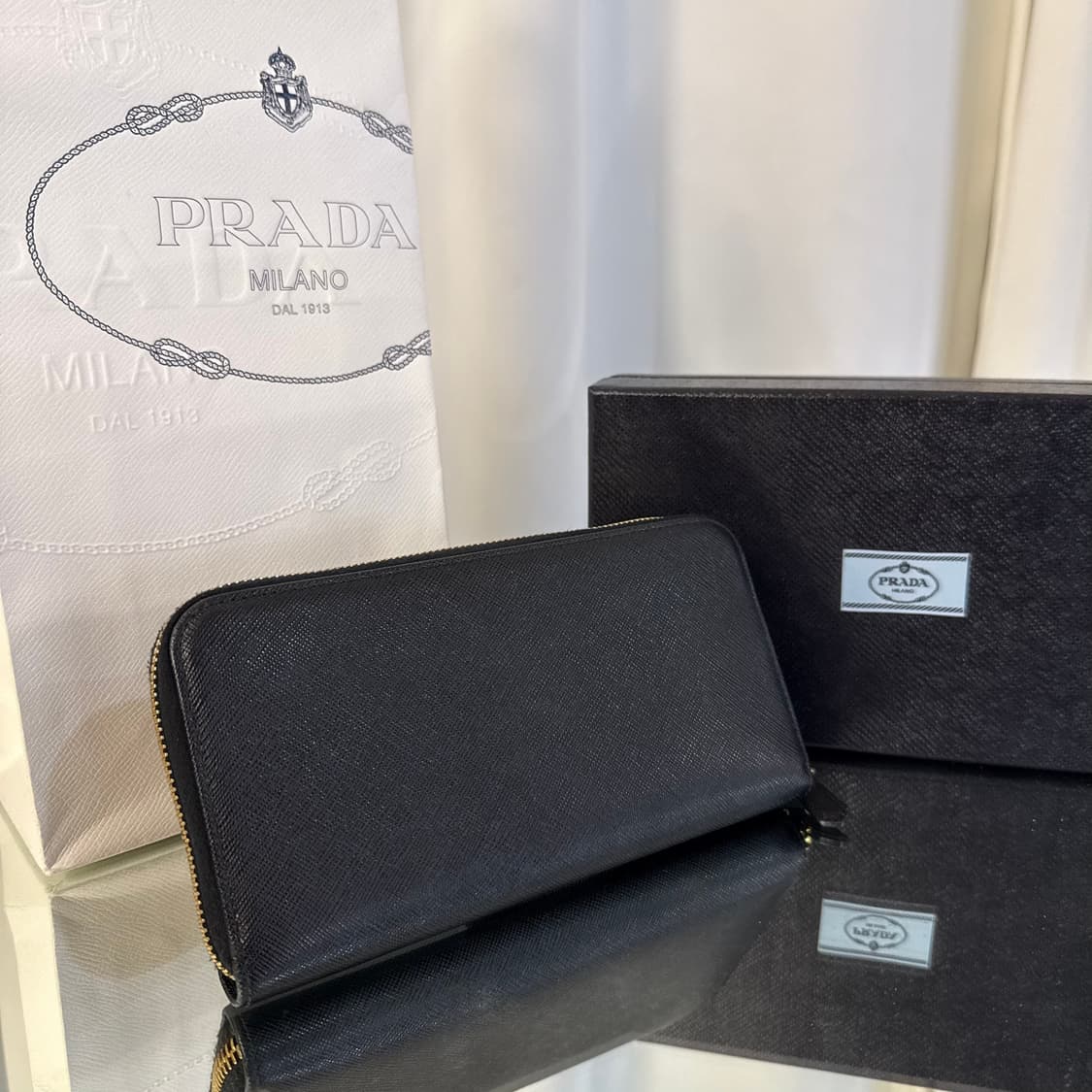 [정품] 프라다 사피아노 레더 삼각로고 지퍼 장지갑 상품이미지4