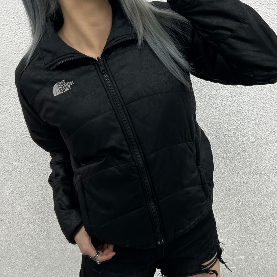 노스페이스 오리엔탈 플라워패턴 로고 블랙 경량 자켓 90 상품이미지1