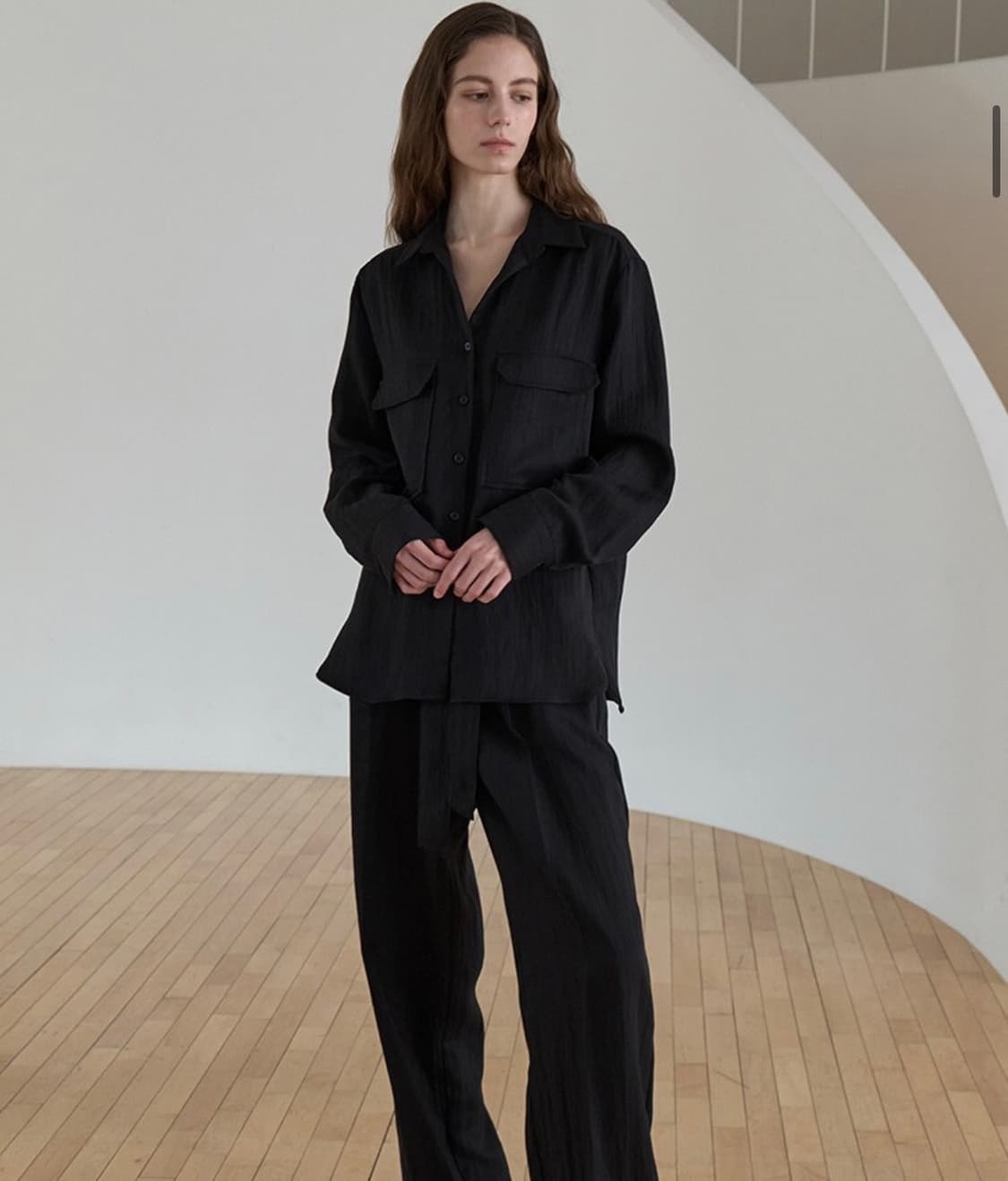 새상품급)우이 트윌 포켓 오버 블라우스 블랙 상품이미지2