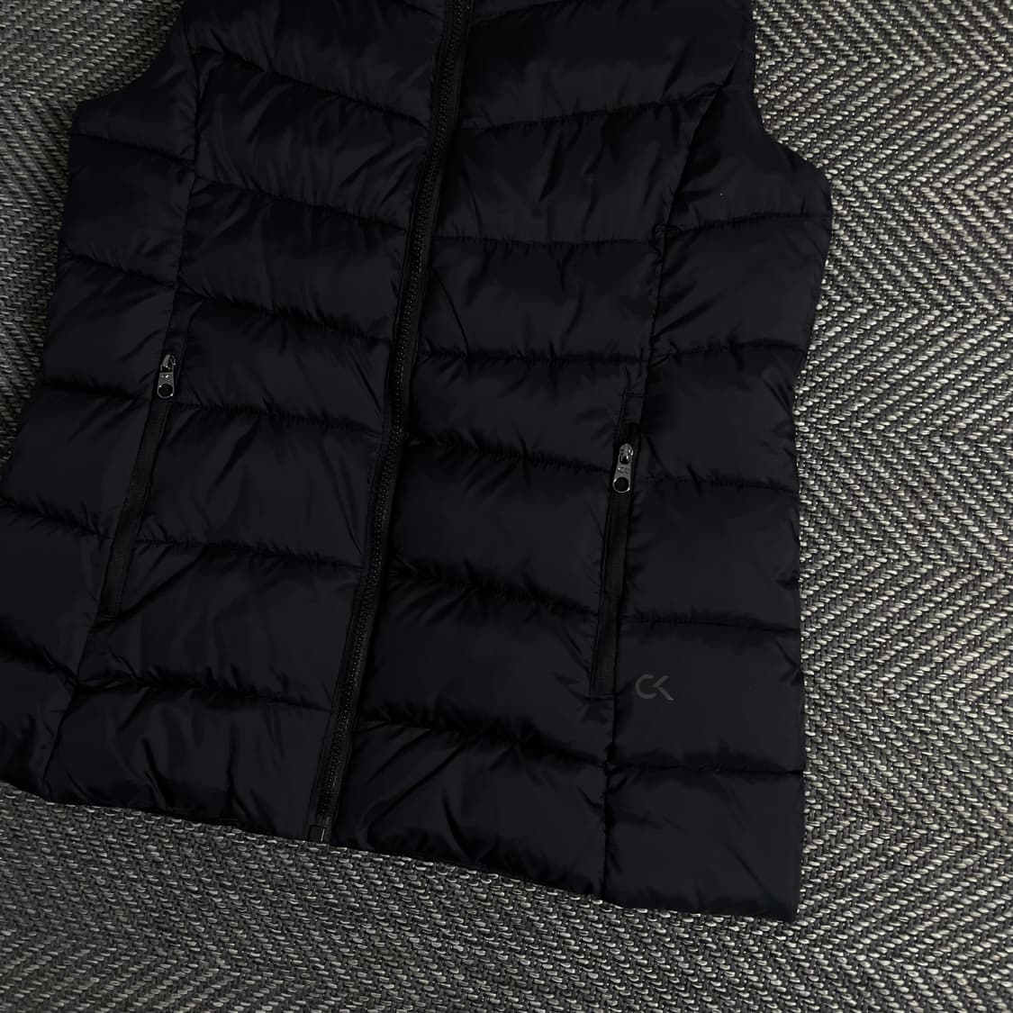캘빈클라인 미니멀 경량 패딩 조끼 블랙o 3407 상품이미지2