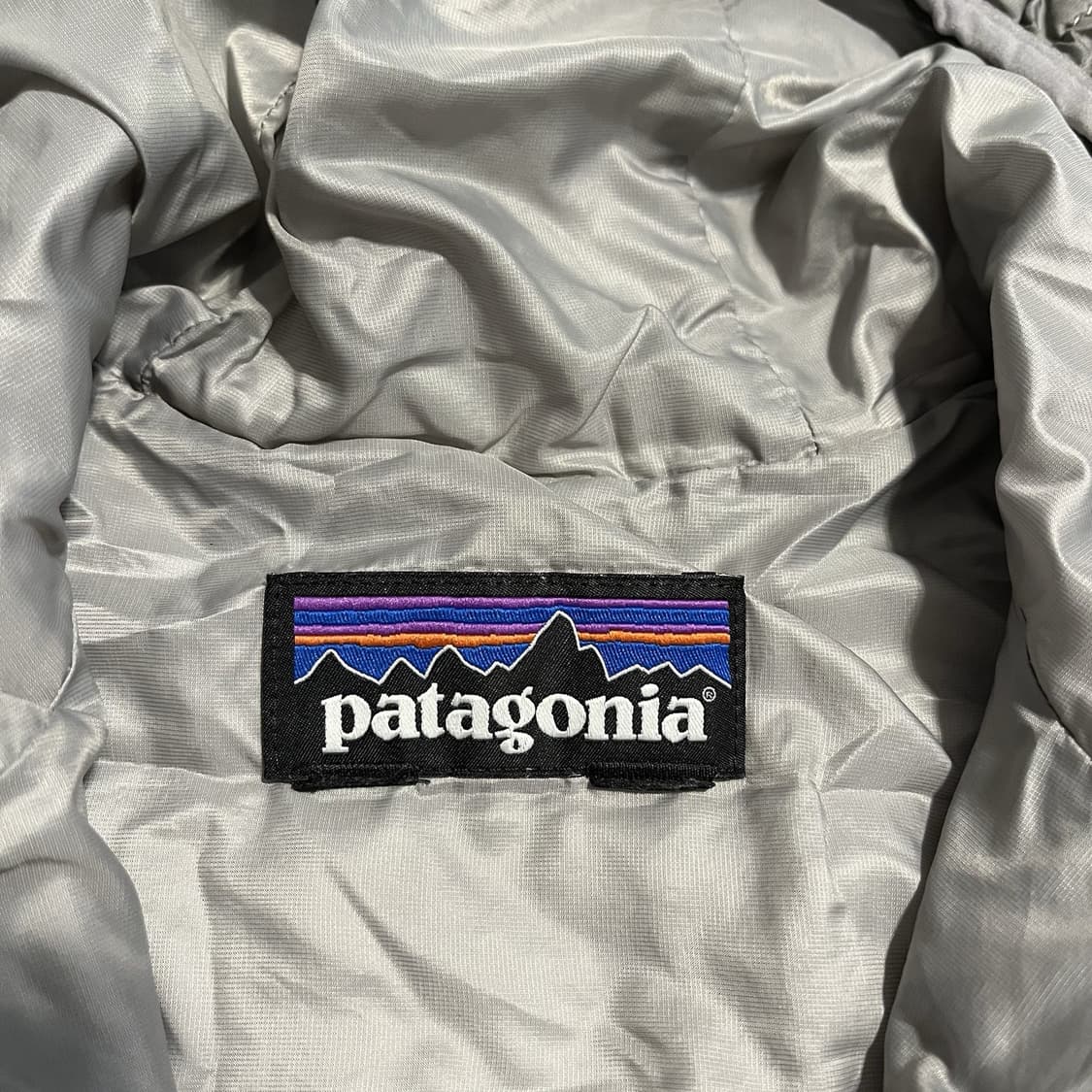 파타고니아 나노 퍼프 후디 경량패딩 그레이 상품이미지3