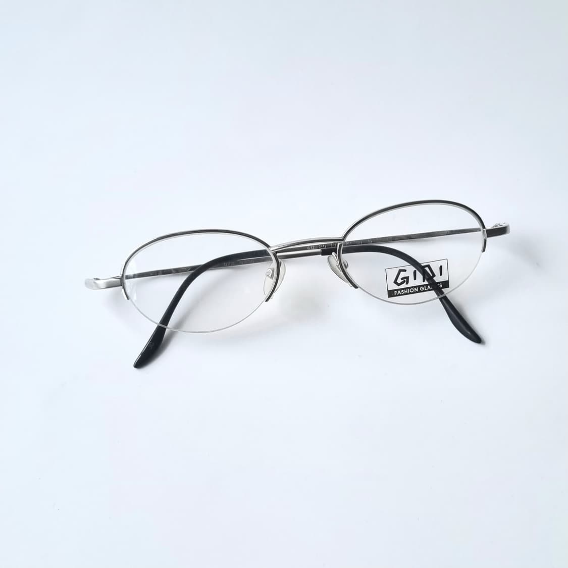 진열상품  GIDI  반무테 실버 안경테  9 상품이미지1